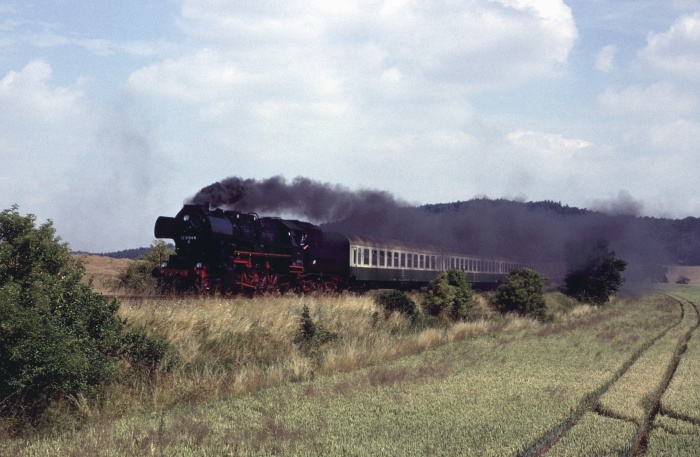 52 8154 mit RB 37574 zwischen Langenstein und Börnecke, 17.07.1999