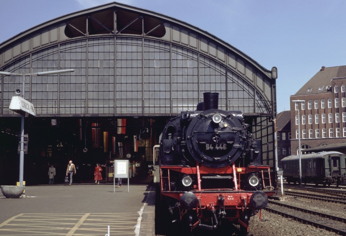 64 446 in Lübeck Hbf, am 15.05.1980