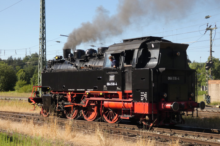 64 518 beim Umsetzen im Bahnhof Amstetten, um 9:10h am 14.07.2024