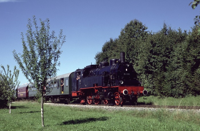 75 1118 mit Zug ->Gerstetten vor Gussenstadt, am 10.09.2000