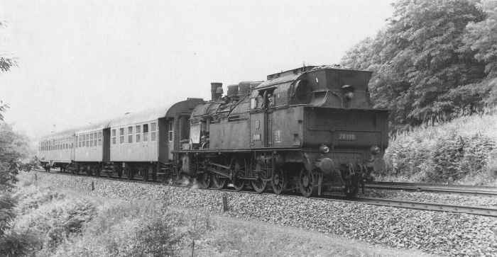 78 190 zieht Wendezug Richtung Aumühle östlich von Bergedorf, Juli 1968