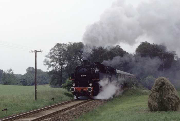 86 049 + 86 501 mit Sonderzug bei Dürröhrsdorf, am 17.06.1984
