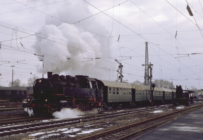 86 333 Sonderzug Ausfahrt Nördlingen, am 01.12.1995