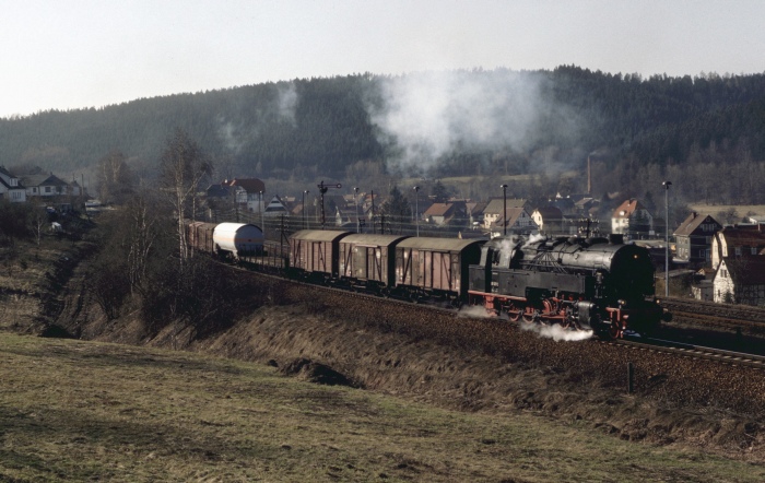 95 027 mit Ng 64450 bei Suhl-Heinrichs, am 19.03.1993