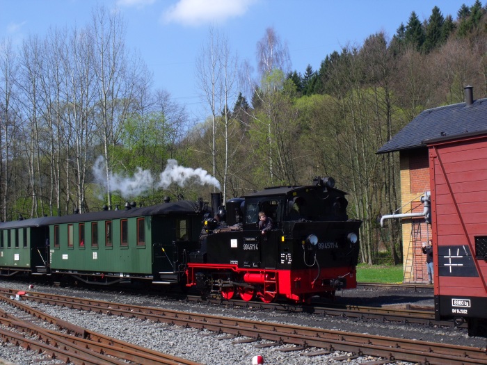 99 4511 Tv trifft mit Zug Nr.10 aus Jöhstadt in Steinbach ein, um 10:38h am 30.04.2017