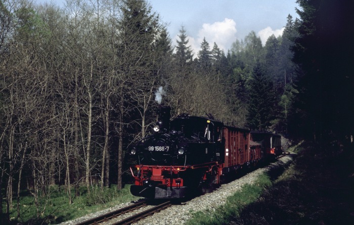 99 1568 mit Sonder-GmP für Fotozwecke, zwischen Schmalzgrube und Schlössel, am 10.05.2002