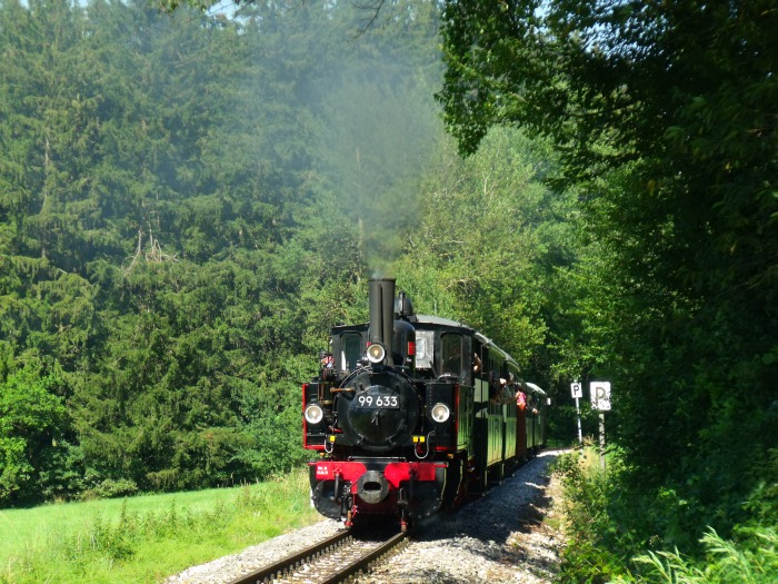 99 633 mit Zug Ochsenhausen→Warthausen oberhalb von Reinstetten bei dem bekannten und berühmten Km 16,4, um 16:32h am 10.07.2016