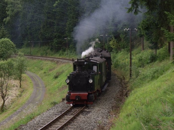No 54 mit Zug Nr.15 im Tal zwischen Schmalzgrube und Schlössel, um 15:29h am 24.07.2011