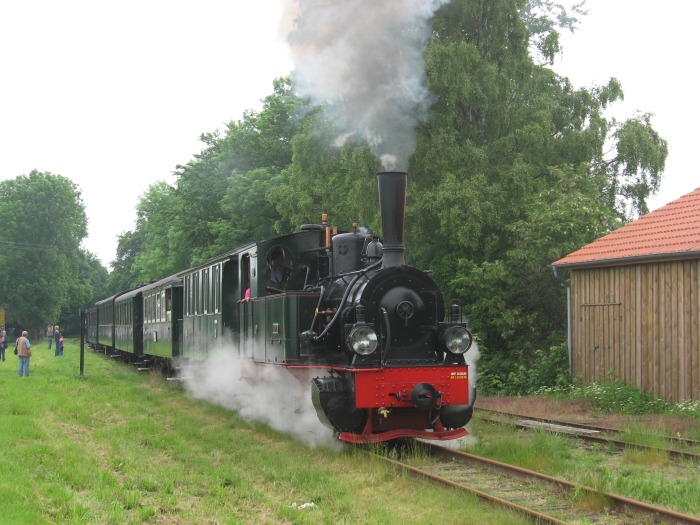 HOYA mit Zug 105 Abfahrt in Heiligenberg, am 28.05.2007