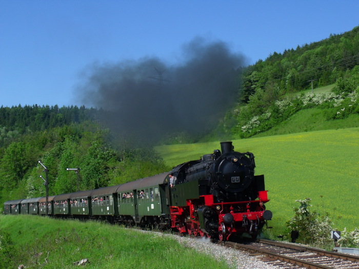 262 BB  mit Zug Weizen→Blumberg an der Ausfahrt von Epfenhofen, um 16:30h am 28.05.2016