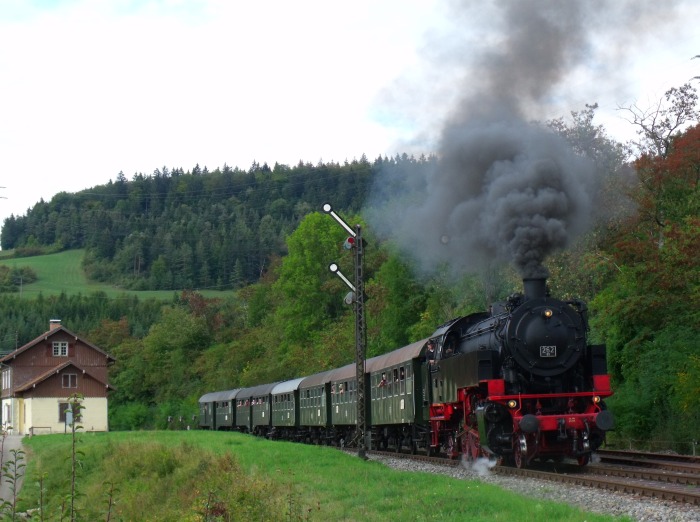 BB 262 mit Zug von Weizen nach Blumberg, Ausfahrt Epfenhofen, um 16:32h am 14.09.2018