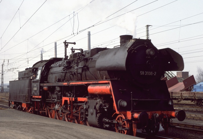58 3006 Umsetzen im Bahnhof Glauchau, am 10.03.1977