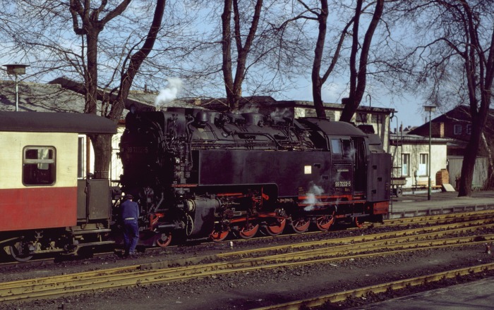 99 7222 Tv absetzen vom P 14402 im Bahnhof Wernigerode, 28.03.1987