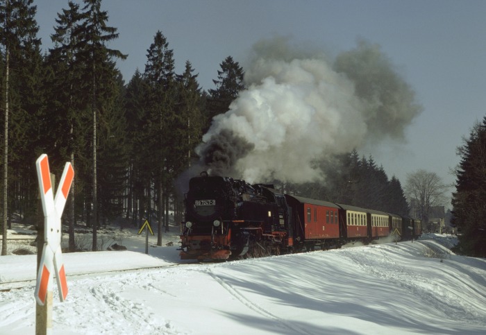 99 7247 mit P 14403 kurz hinter Drei Annen Hohne, am 14.03.1987