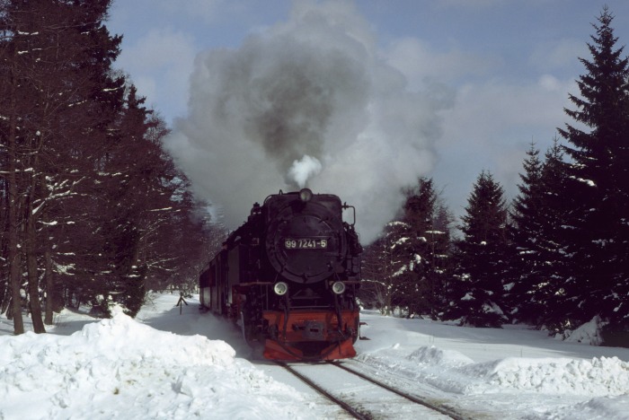 99 7241 mit P 144407 zwischen dem Gasthaus Drei Annen und Bahnhof, um 12:19h am 05.03.1988