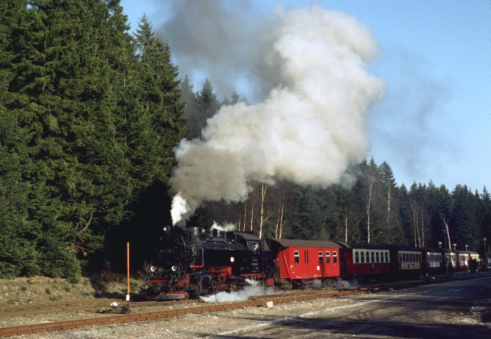 99 7236 mit Zug 8943 Ausfahrt Schierke, am 07.03.1997
