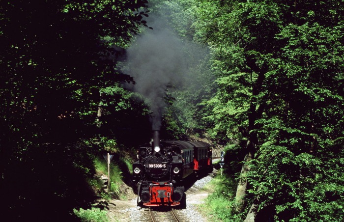 99 5906 mit Zug 8965 bei Hp Drahtzug, am 02.06.2000