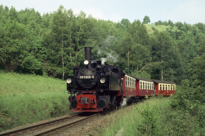 99 5906 Zug 8961 abwärts am Ramberg vor Mägdesprung, am 03.06.2000