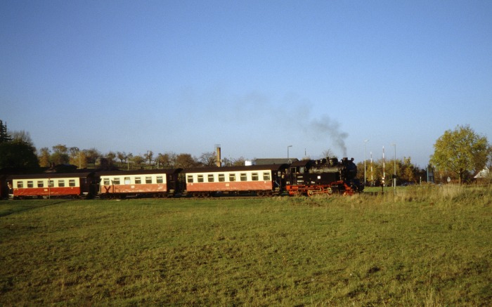 99 6001 mit Zug 8955 Ausfahrt Gernrode, am 31.10.2005