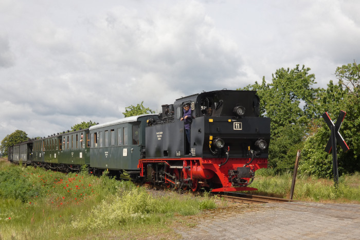 Lok 11 Tv mit Infozug → Hettstedt-Kupferkammerhütte in den Feldern zwischen Bocksthal und Zirkelschacht, um 10:45h am 29.05.2025