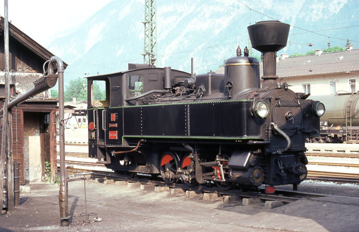 Lok 2 der Zillertalbahn in Jenbach
