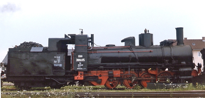 399.05 zurzeit abgestellt auf dem Gelände am Betriebswerk (=Zugförderungsstelle) in Gmünd, im August 1975