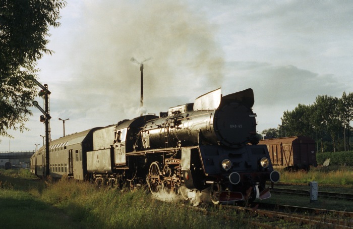 Ol49-69 mit Zug Nr.44231 Richtung Grodzisk an der Ausfahrt von Wolsztyn, um 19:20h am 05.07.1995