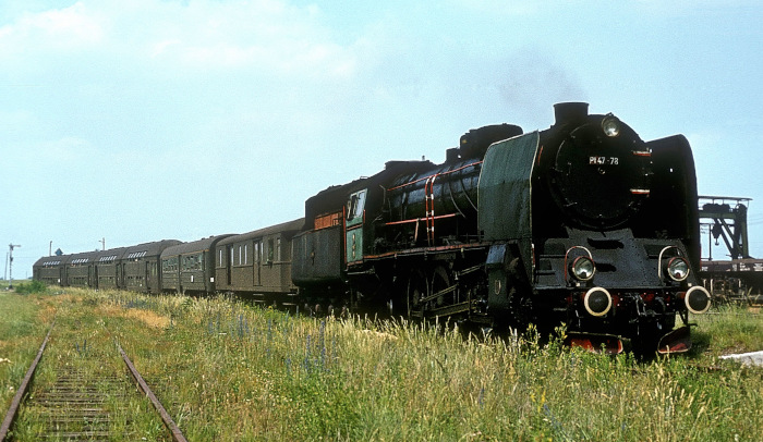 auch die Pt47-78 ist oben in der Tabelle mit Soundaufnahmen vertreten, hier zu sehen mit Personenzug bei Piława Górna, Juni 1981