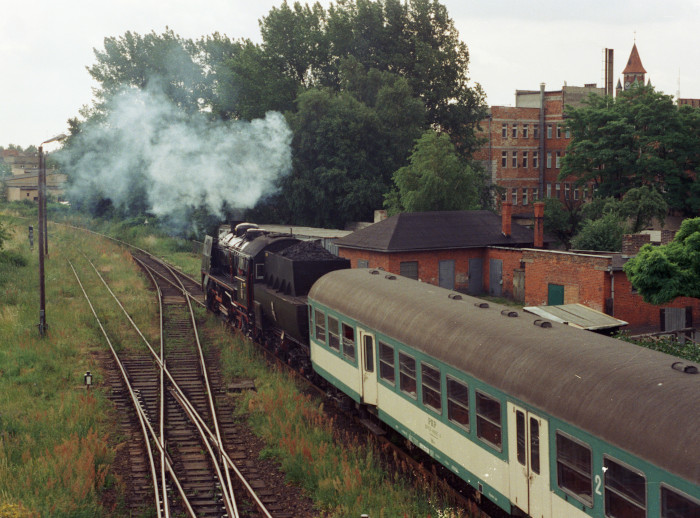 Ty45-379 im Einsatz fotografiert im Bahnhof Grodzisk (Wlkp), um 10:00h am 05.07.1995